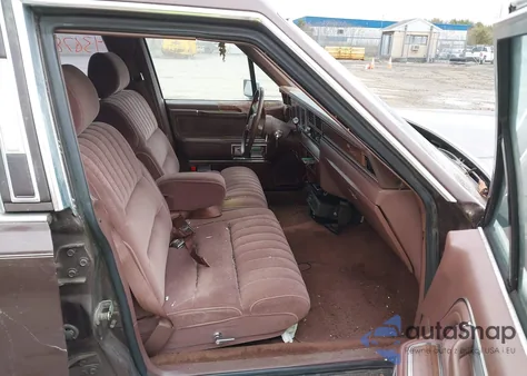 1988 Lincoln Town Car из США, поврежденный, VIN 1LNBM81F0JY771409